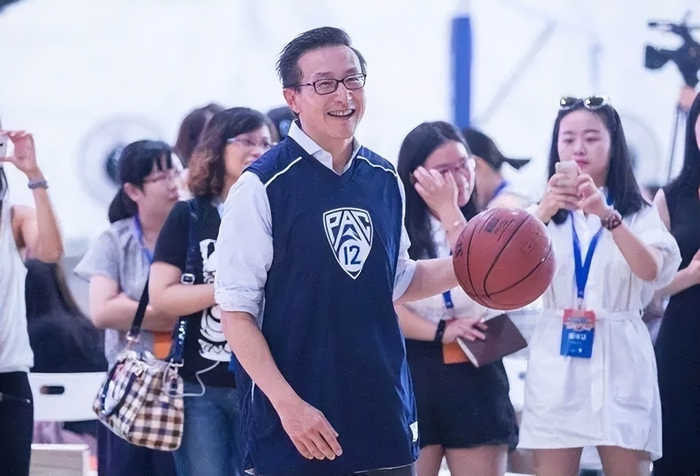 星空体育app下载-当年蔡崇信33亿买下篮网队，如今出售值多少钱？网友：血赚|布鲁克林篮网队|nba|球队|估值|市值_新浪体育_新浪新闻